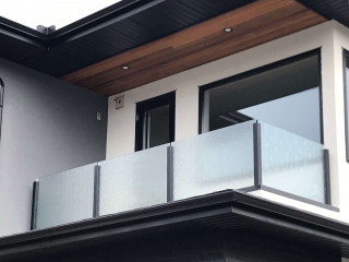 McLean Railings &ndash; glass deck gray railing