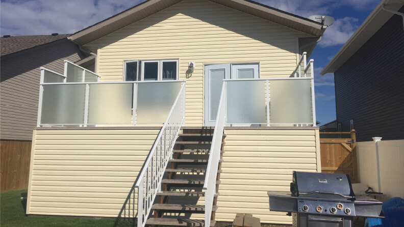 7 Questions to Ask Before Hiring a Deck Railing Company